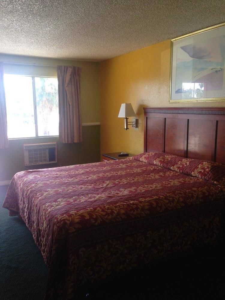 Simplestay Suites - Downtown サン・バーナディーノ エクステリア 写真